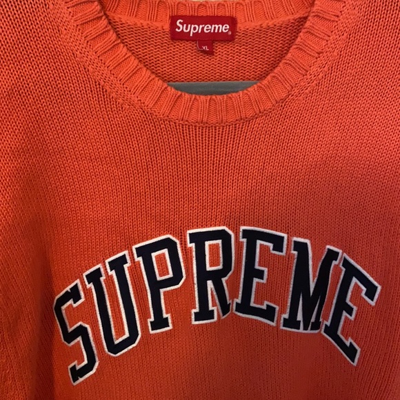 Supreme Crewneck - Picture 2 of 4